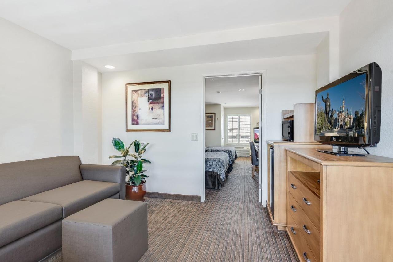 Anaheim Desert Inn & Suites Esterno foto